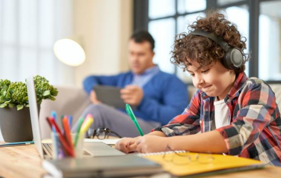 The Role of Familiar Environments in Student Learning Success
